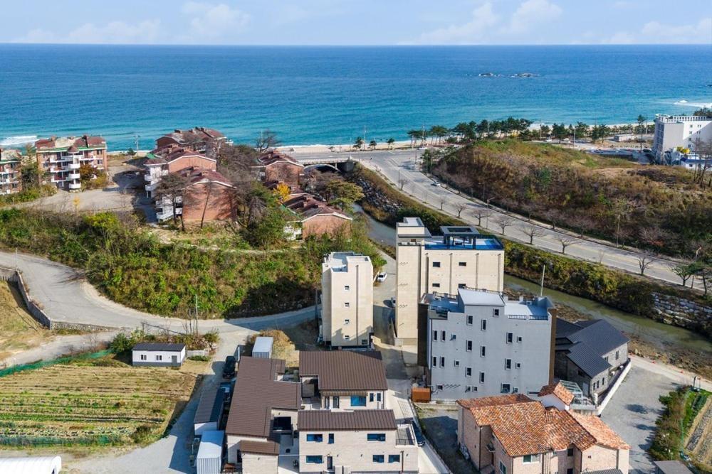 Gangneung Gyeongpo 345 Pool Villa エクステリア 写真