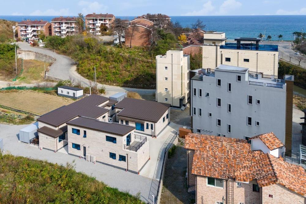 Gangneung Gyeongpo 345 Pool Villa エクステリア 写真